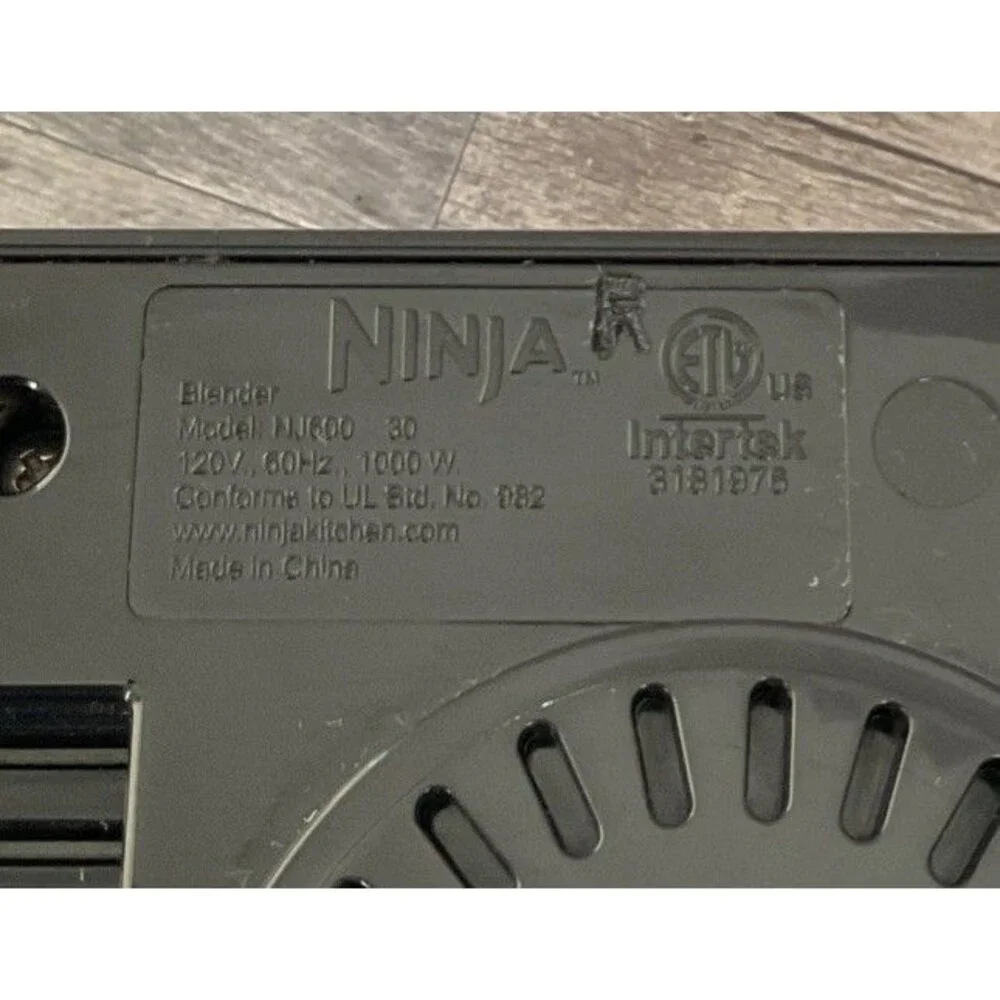 Ninja NJ600 3 Speed 1000 Watt Blender With Pulse Feature. Tested